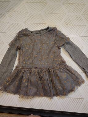 Kidtoopia Gray Knit Top With Gold Foil Star Moon And Space Accent 4 Euc